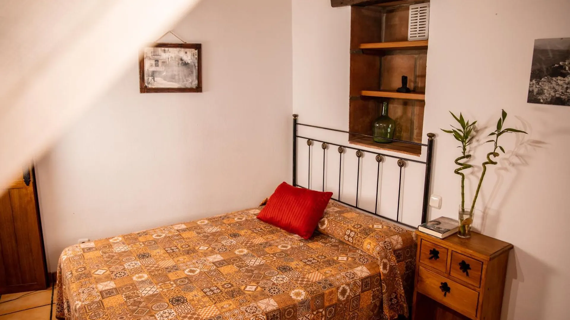 Las Casitas de mi Abuela Casares 0*,  España